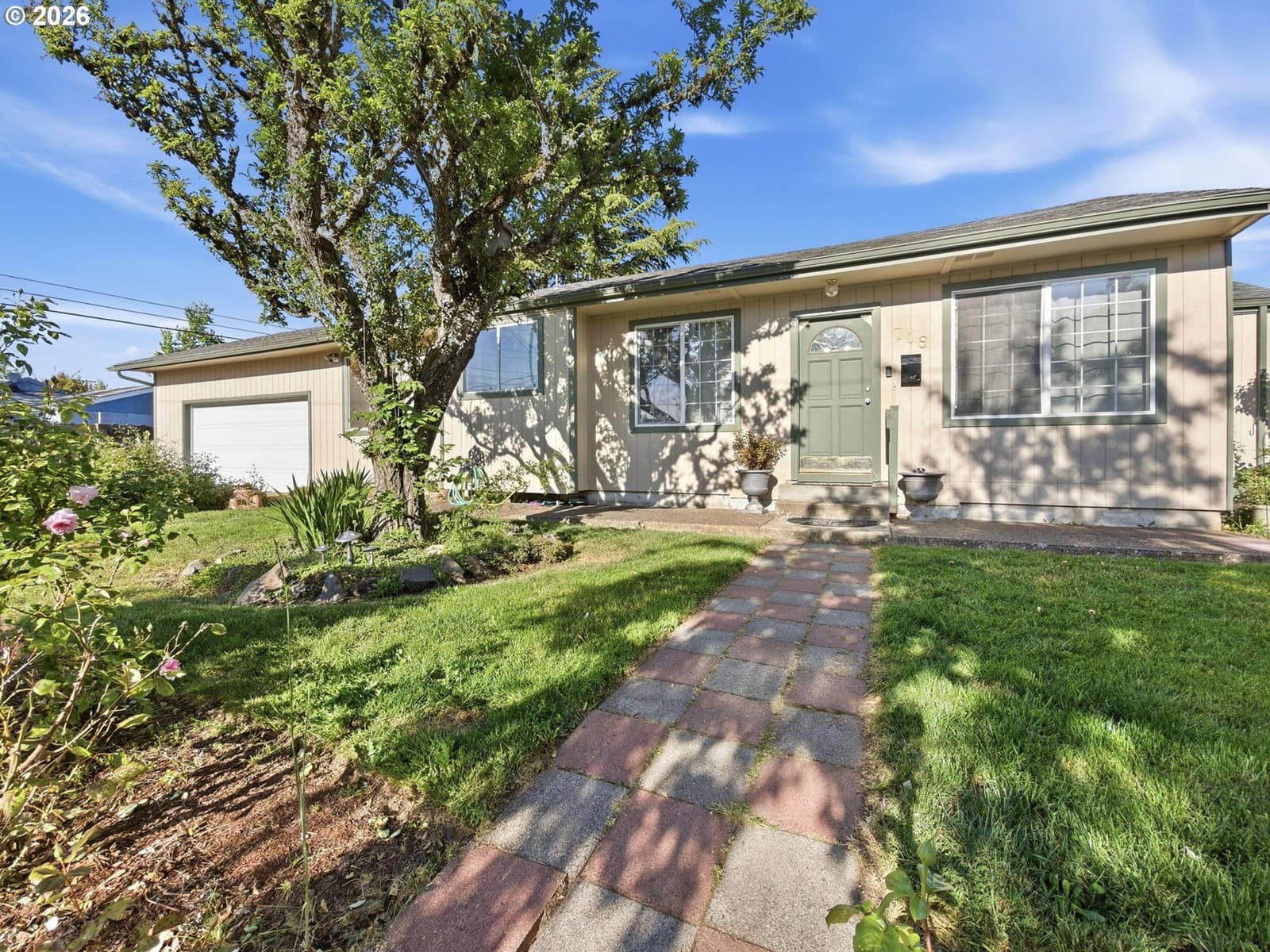Listing photo 1 of 6