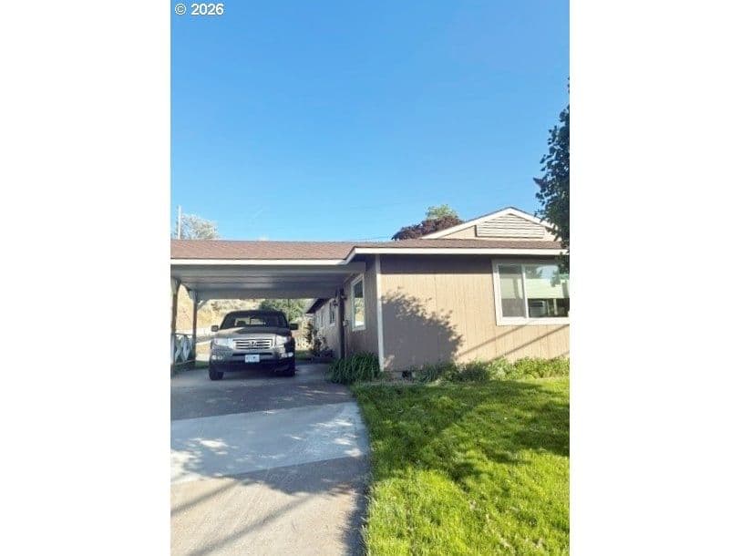 Listing photo 1 of 6