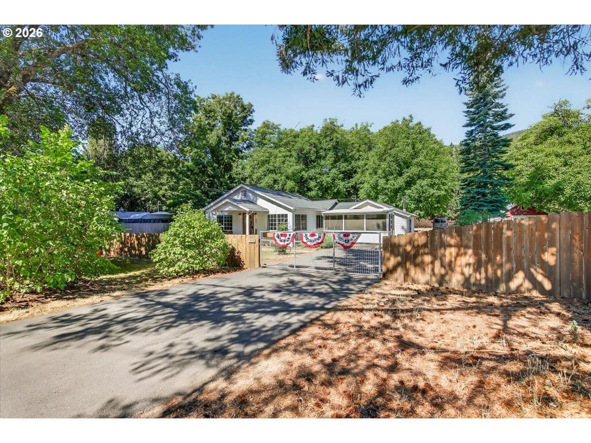 Primary listing photo, 295 W EVANS CREEK RD, Rogue River, OR, 97537