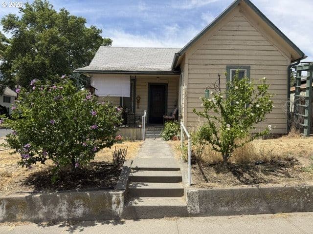 Primary listing photo, 705 NW DESPAIN AVE, Pendleton, OR, 97801