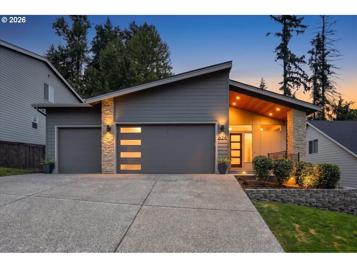 626 NE PROVINCE CT