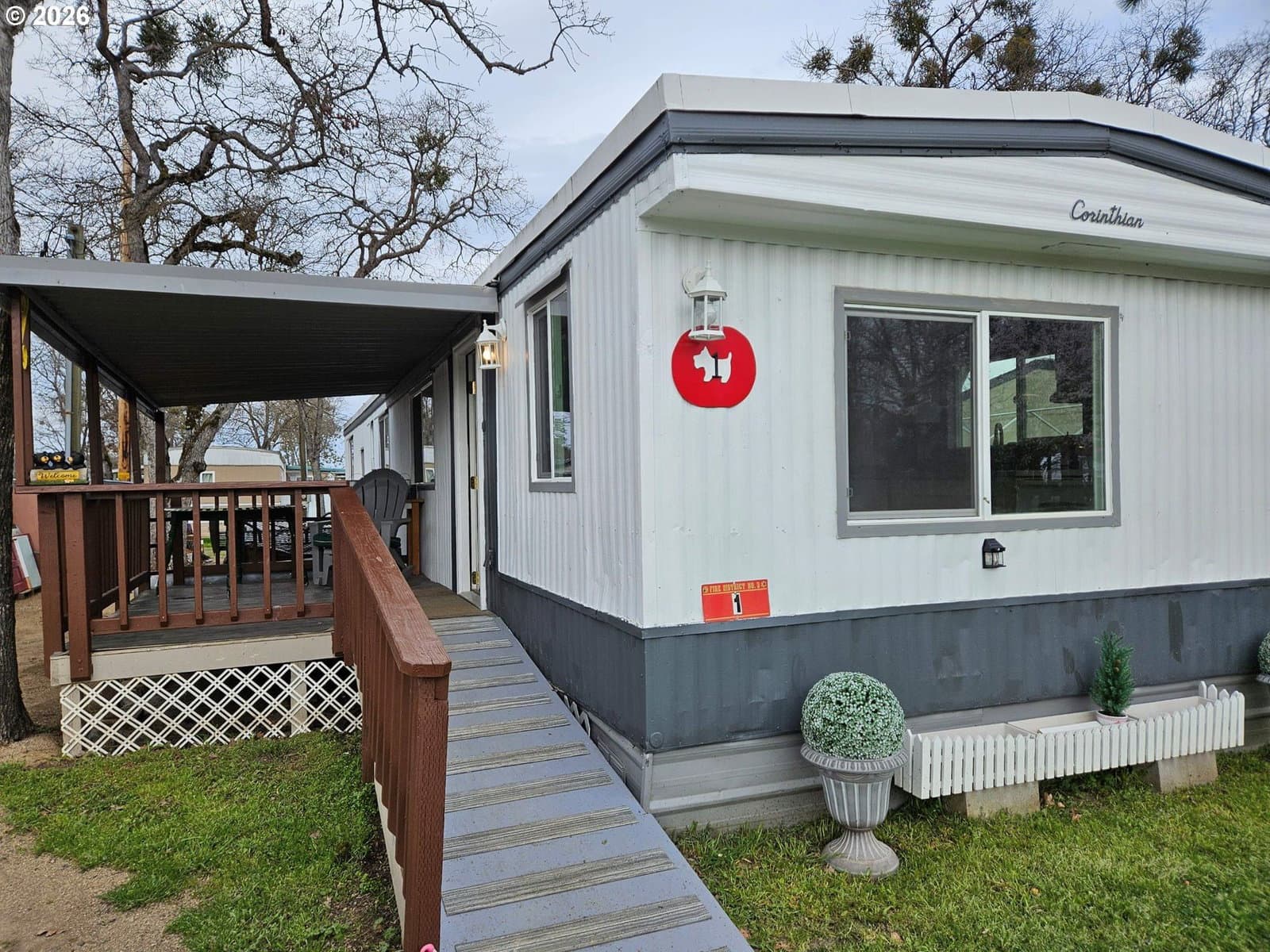 Listing photo 1 of 6