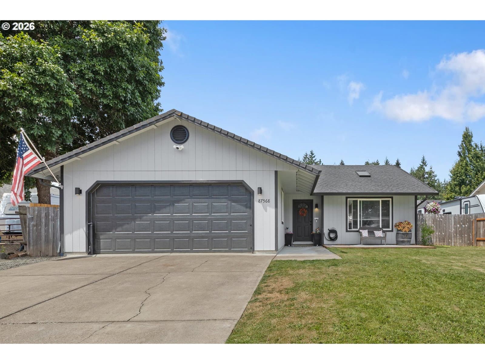 Listing photo 1 of 6