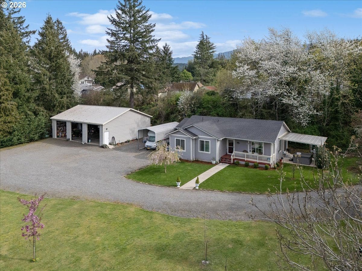 Primary listing photo, 622 SE 4TH AVE, Mill City, OR, 97360