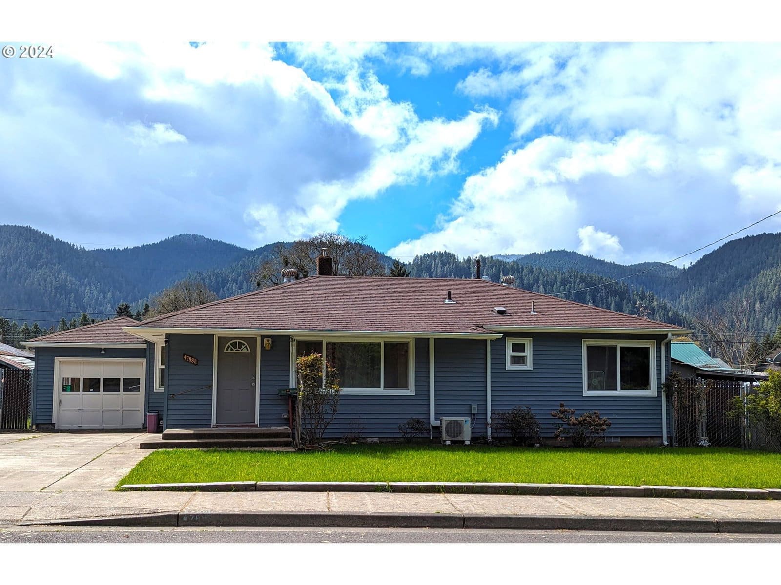 Primary listing photo, 47880 W 2ND ST, Oakridge, OR, 97463