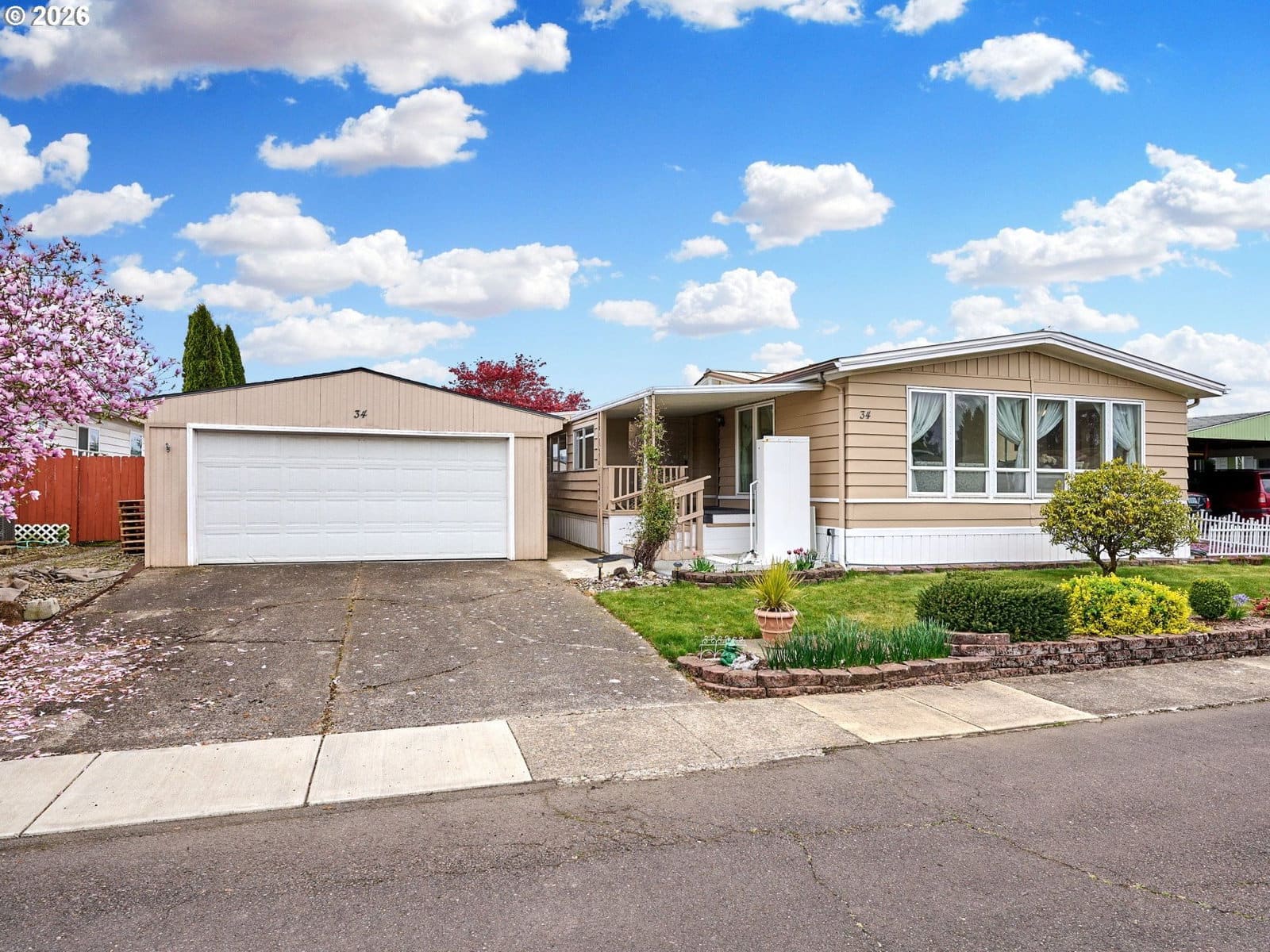 Primary listing photo, 1055 LOCKHAVEN DR N, Keizer, OR, 97303