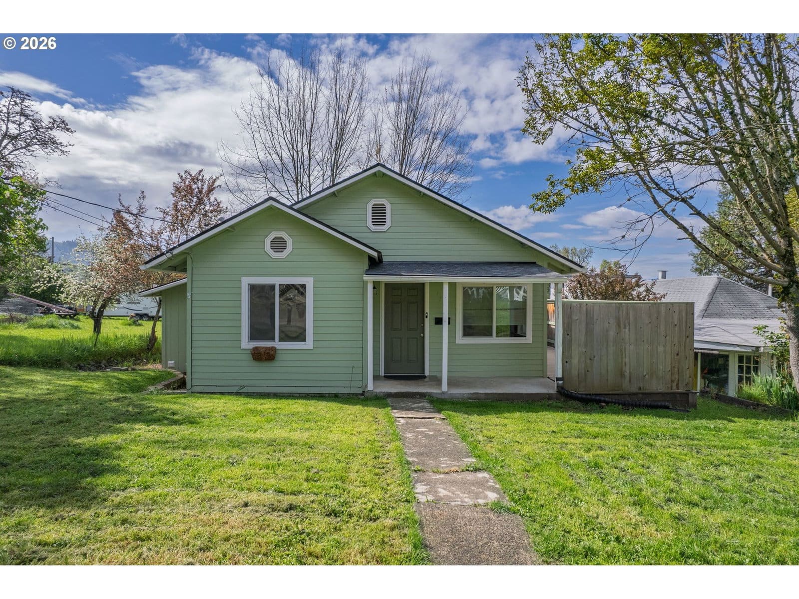 Primary listing photo, 1755 NE KLAMATH AVE, Roseburg, OR, 97470