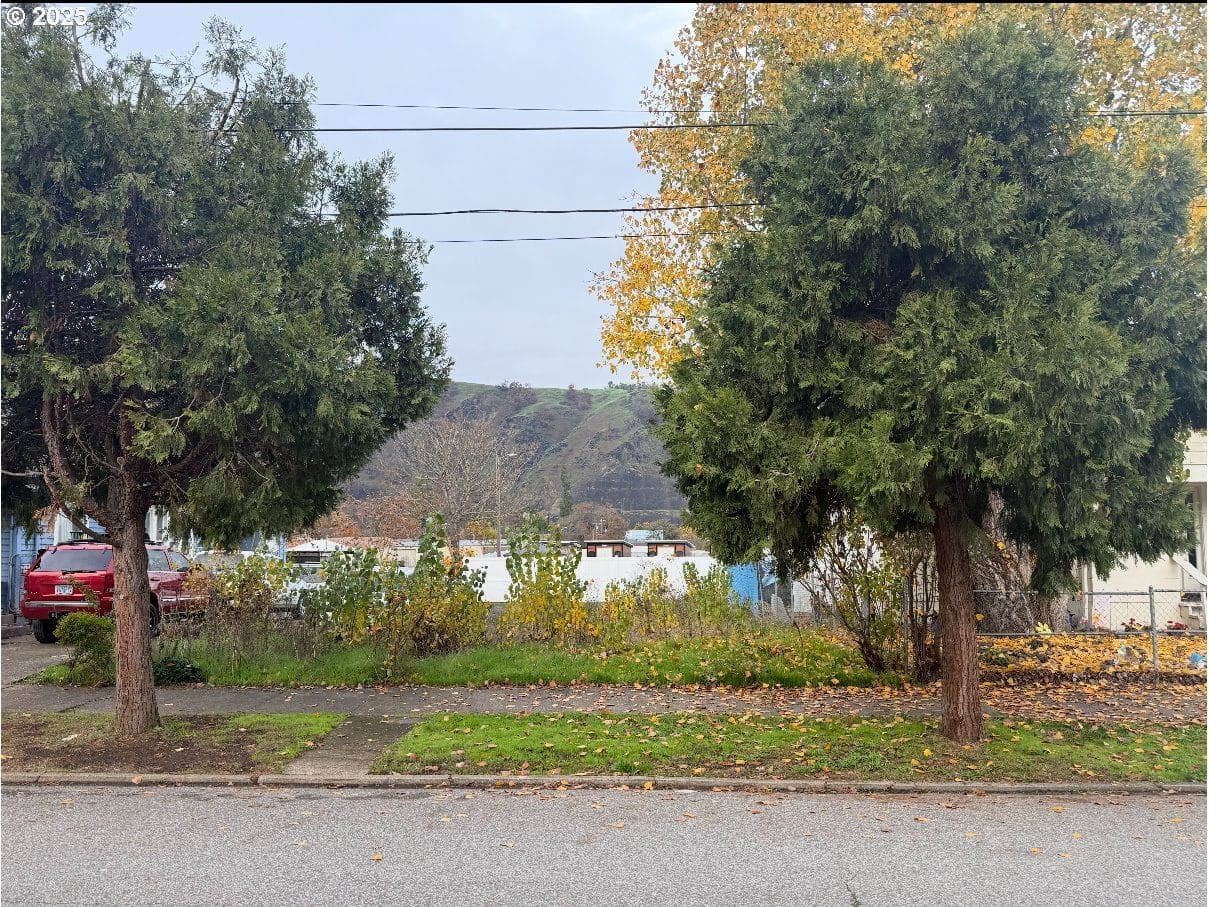 Primary listing photo, 1012 SE MILL ST, Roseburg, OR, 97470