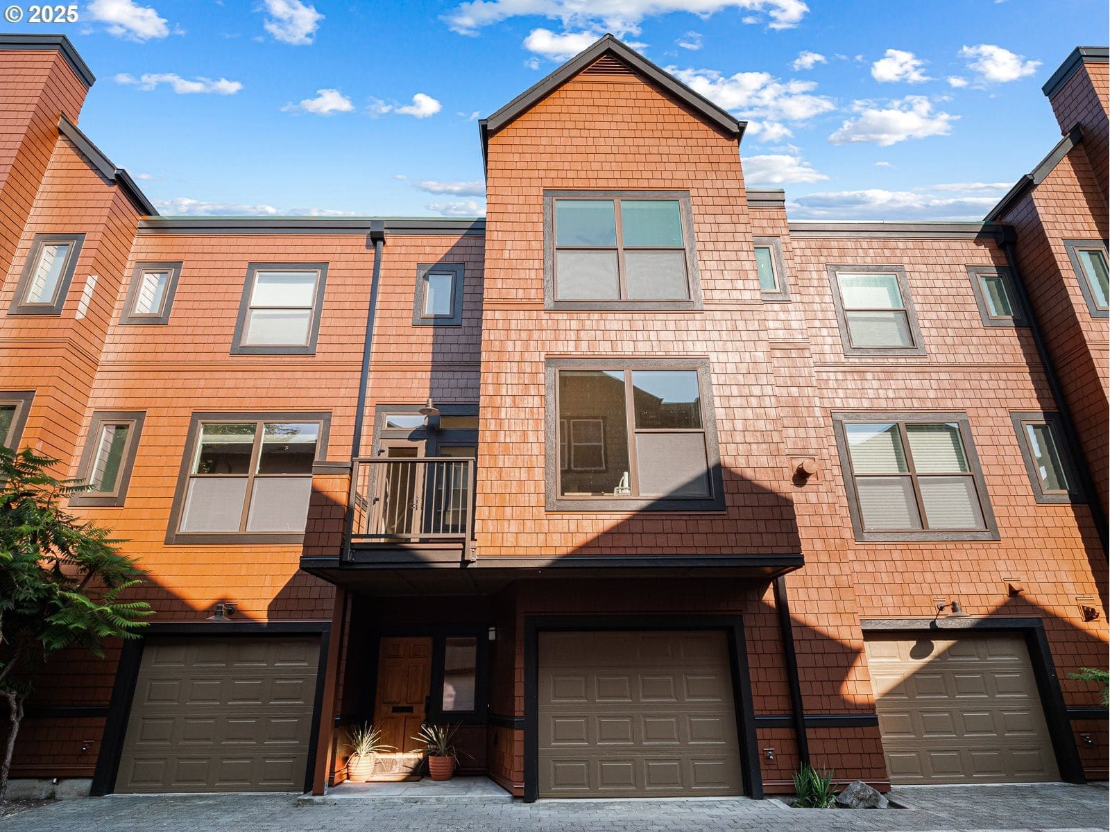 Primary listing photo, 716 SE 33RD PL SE, Portland, OR, 97214