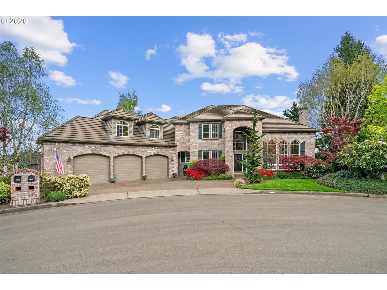 Primary listing photo, 2328 OAKHURST LN, Lake Oswego, OR, 97034