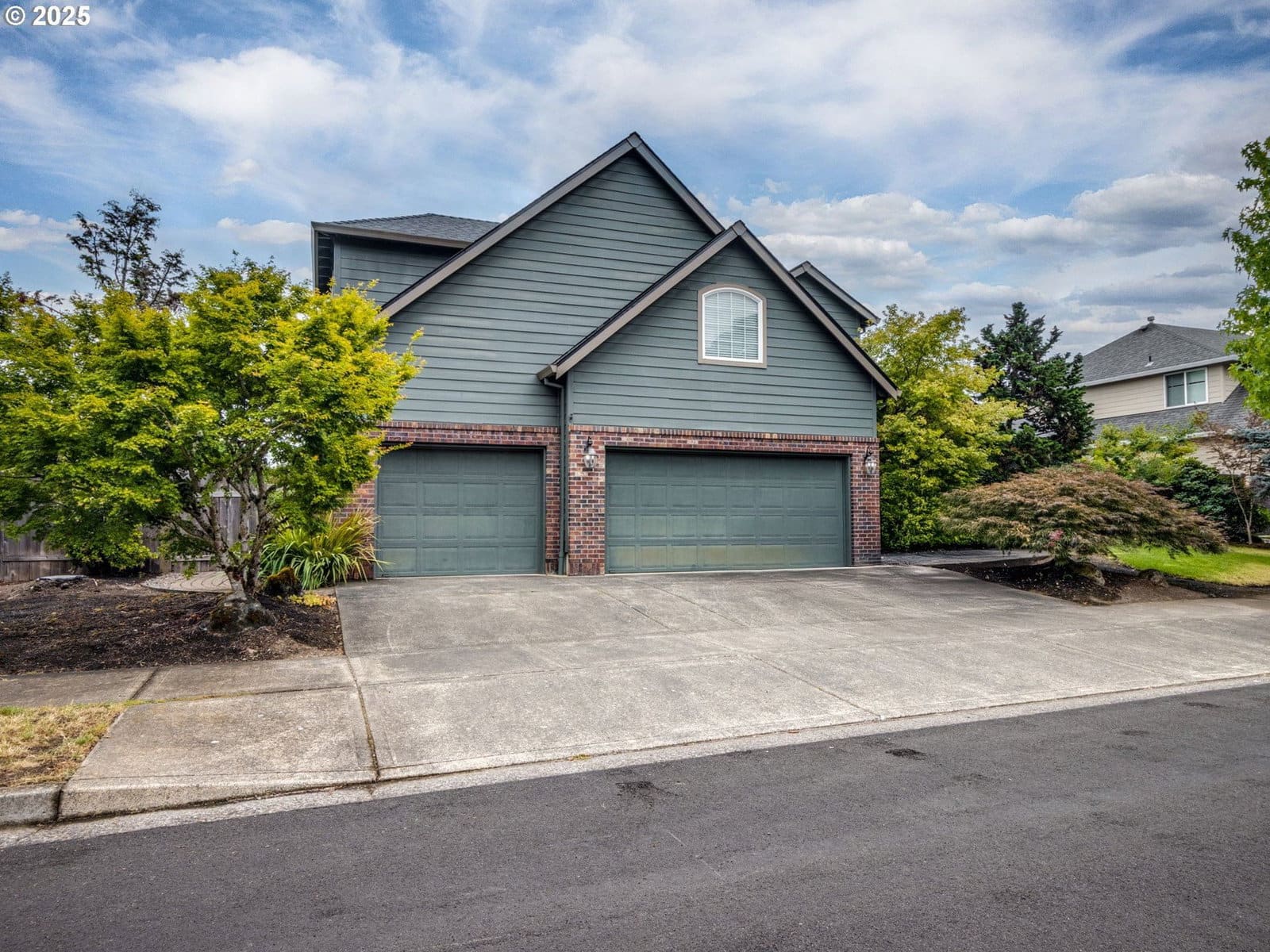 Primary listing photo, 2868 NE CHARLOIS DR, Hillsboro, OR, 97124