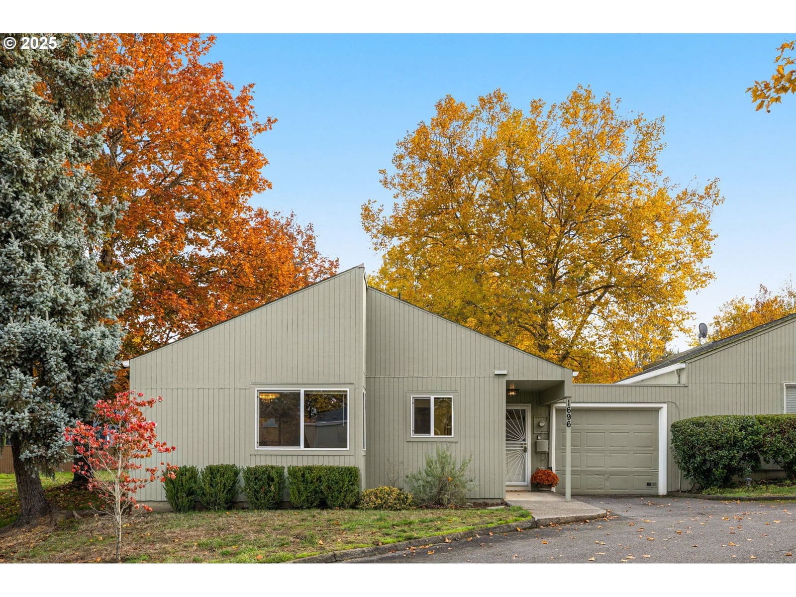 Primary listing photo, 1696 NW ROLLING HILL DR, Beaverton, OR, 97006