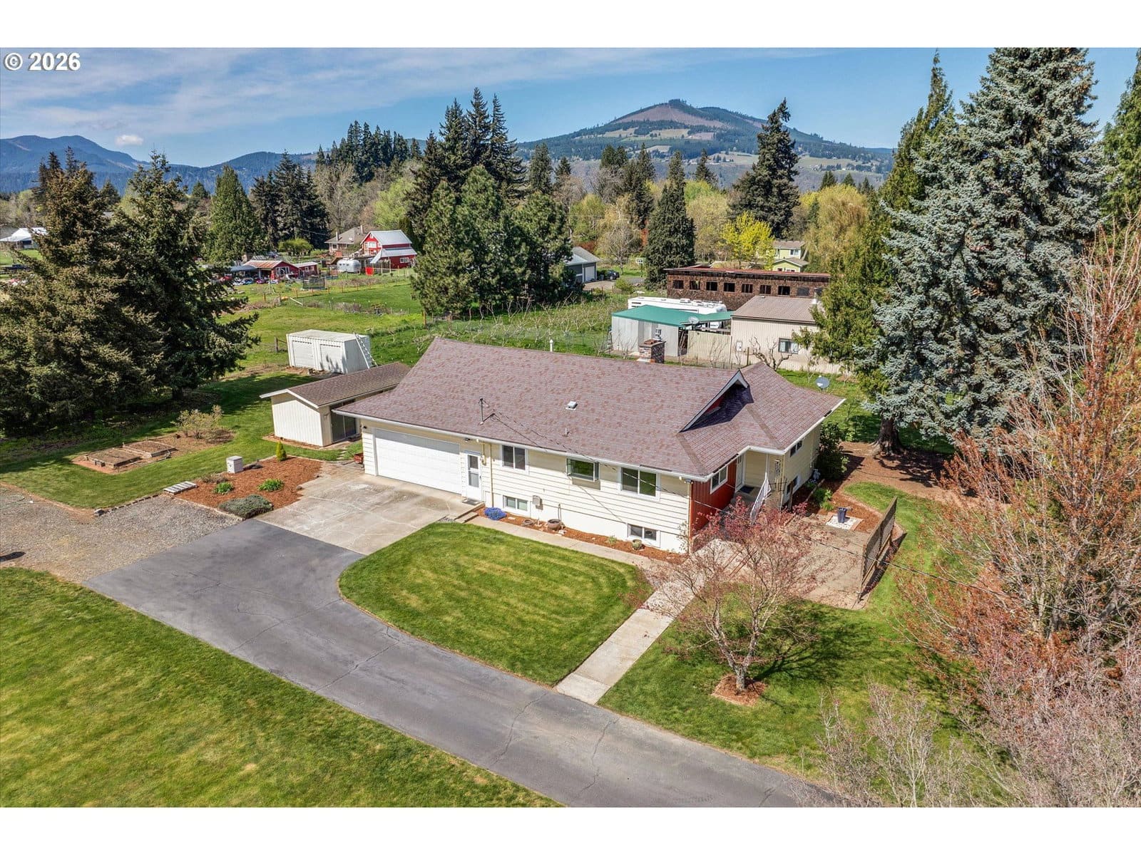 Primary listing photo, 870 HOBBS RD, Hood River, OR, 97031
